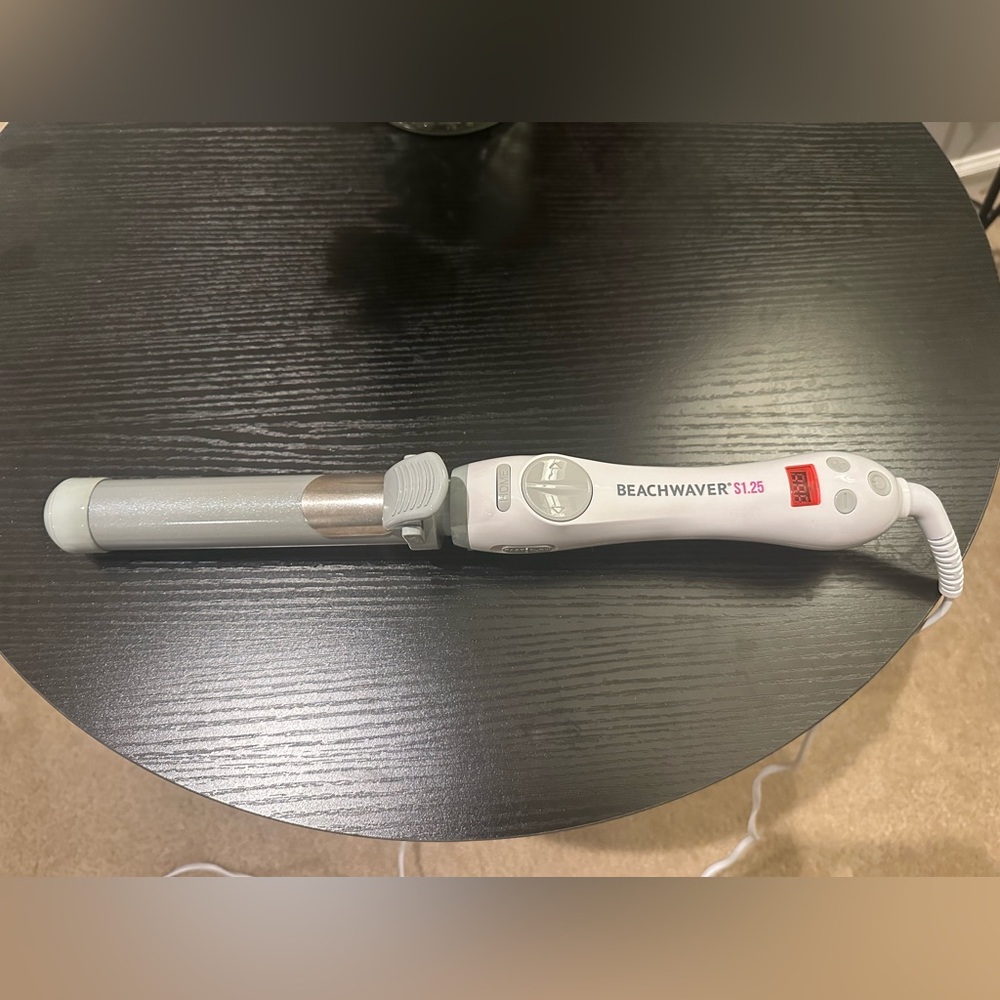 The Beachwaver Co. S1.25 Curling Iron - White and Silver